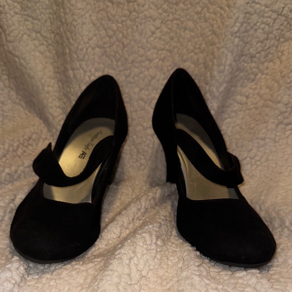 American Eagle Black Suede pumps (size 10) - Picture 3 of 4